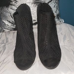 Keneth Cole Reaction Peep Toe Black Ankle Shoe